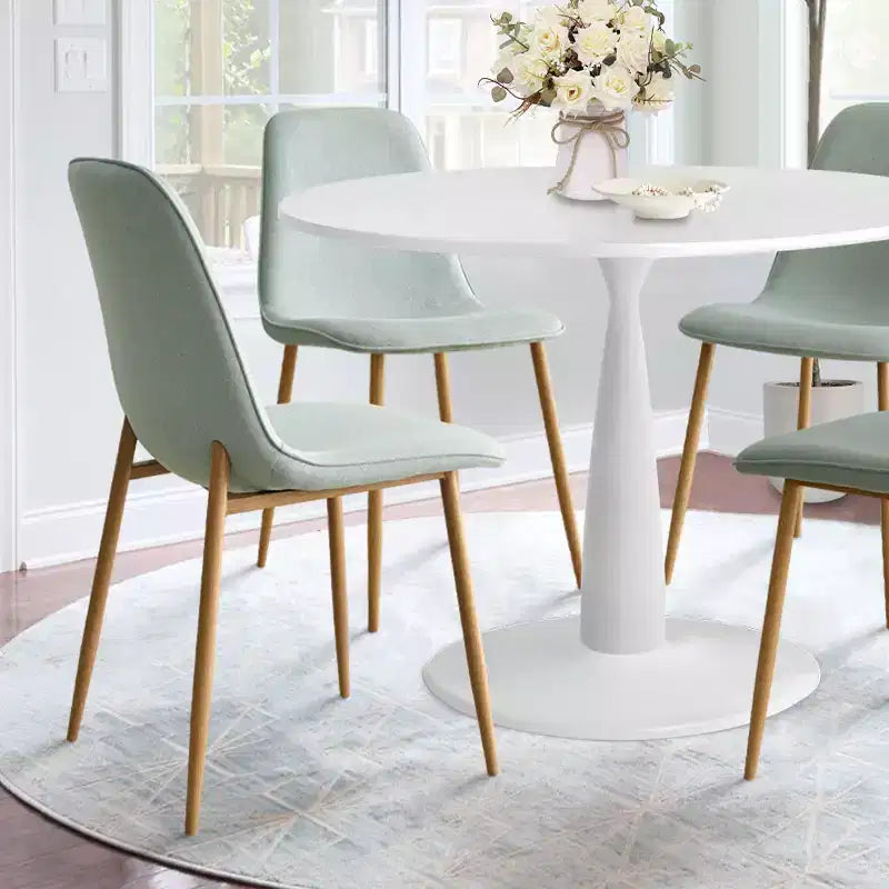 Tavolo da pranzo piccolo per 4 persone, rotondo con 4 sedie imbottite, gambe in rovere per appartamento, arredamento interno