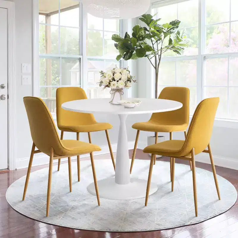 Tavolo da pranzo piccolo per 4 persone, rotondo con 4 sedie imbottite, gambe in rovere per appartamento, arredamento interno