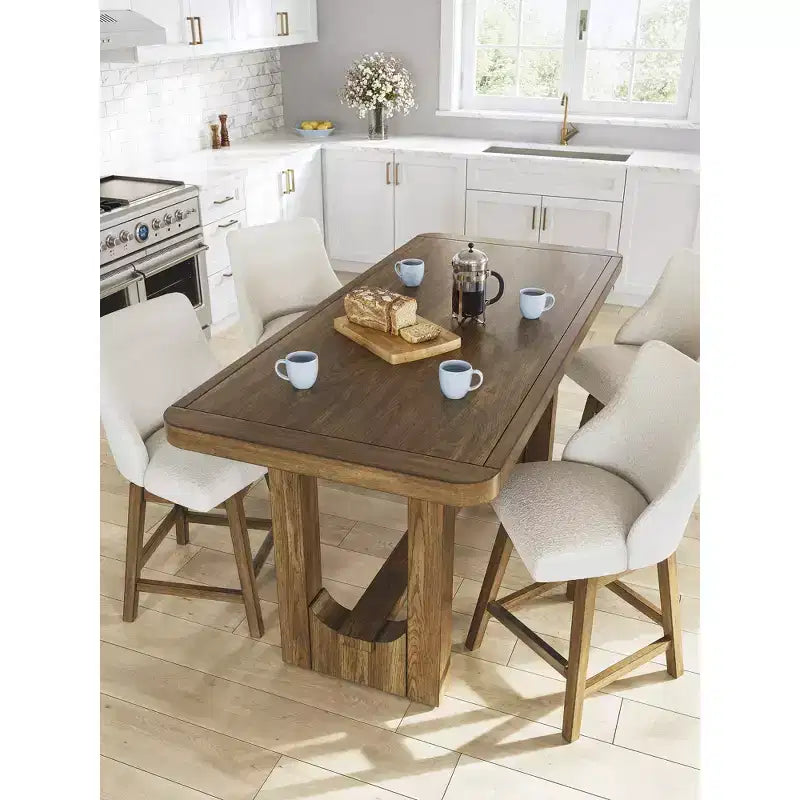 Sgabelli da bar girevoli imbottiti Cabalynn Counter Height, struttura marrone chiaro con seduta imbottita color avena